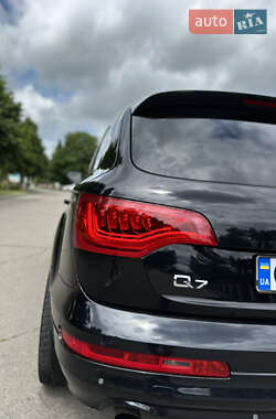 Позашляховик / Кросовер Audi Q7 2012 в 