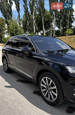 Внедорожник / Кроссовер Audi Q7 2017 в 