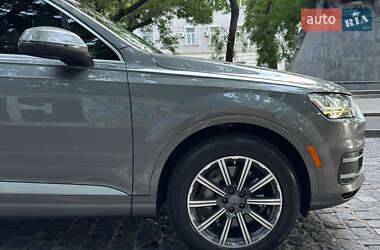 Внедорожник / Кроссовер Audi Q7 2016 в 