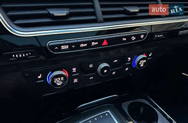 Внедорожник / Кроссовер Audi Q7 2016 в 