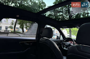 Внедорожник / Кроссовер Audi Q7 2016 в 