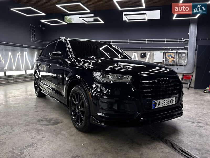 Внедорожник / Кроссовер Audi Q7 2017 в 