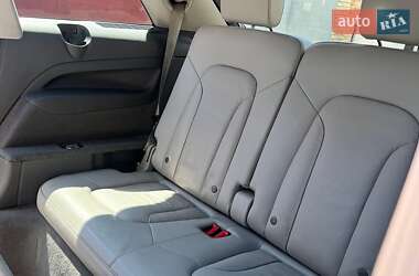 Позашляховик / Кросовер Audi Q7 2013 в 