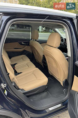 Внедорожник / Кроссовер Audi Q7 2023 в 