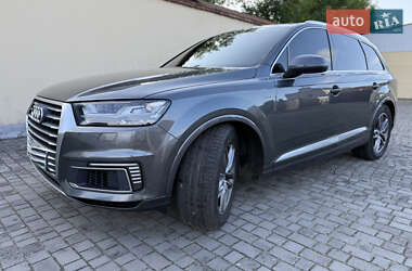 Внедорожник / Кроссовер Audi Q7 2018 в 