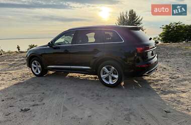 Внедорожник / Кроссовер Audi Q7 2020 в 