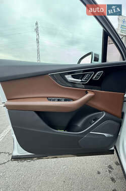 Позашляховик / Кросовер Audi Q7 2017 в Ужгороді