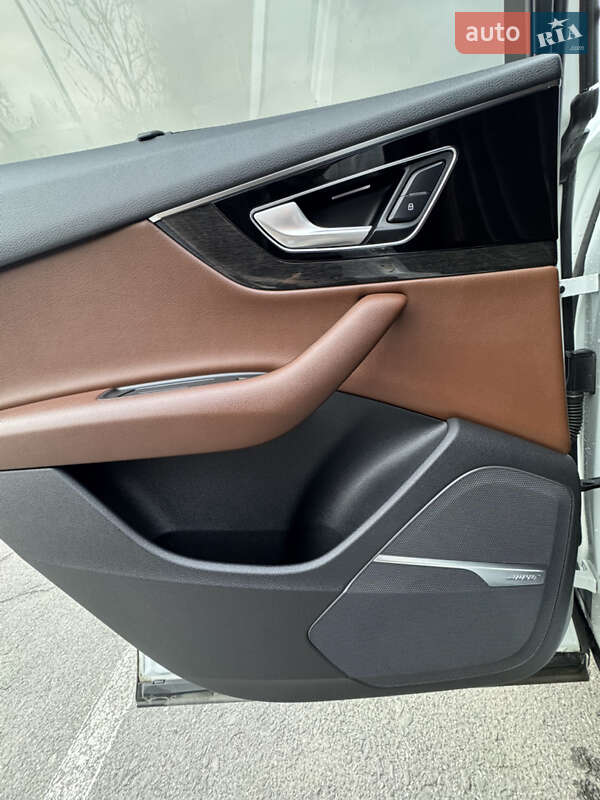 Позашляховик / Кросовер Audi Q7 2017 в Ужгороді