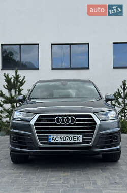Внедорожник / Кроссовер Audi Q7 2017 в 
