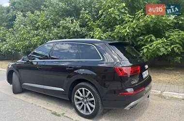 Внедорожник / Кроссовер Audi Q7 2016 в 