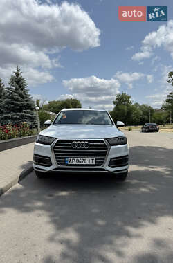Внедорожник / Кроссовер Audi Q7 2016 в 