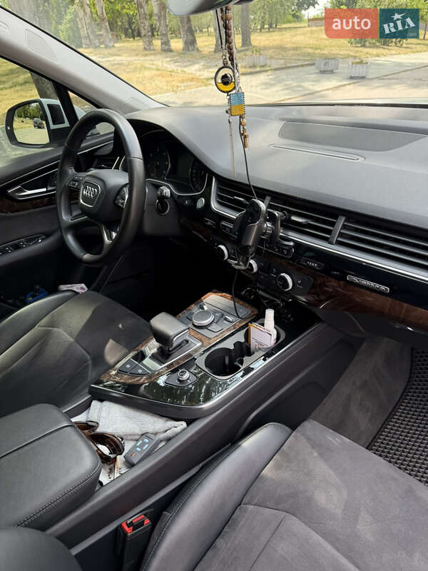Внедорожник / Кроссовер Audi Q7 2016 в Запорожье