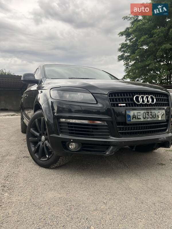 Позашляховик / Кросовер Audi Q7 2007 в 