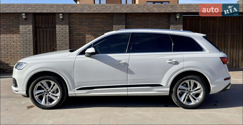 Позашляховик / Кросовер Audi Q7 2022 в Києві