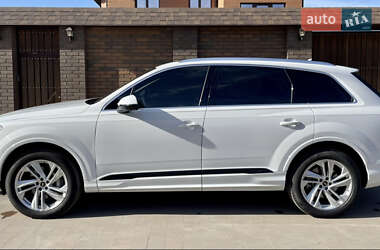 Внедорожник / Кроссовер Audi Q7 2022 в 