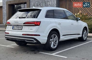 Внедорожник / Кроссовер Audi Q7 2022 в 