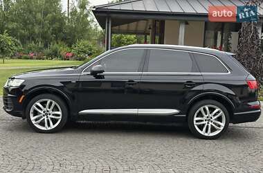 Внедорожник / Кроссовер Audi Q7 2017 в 