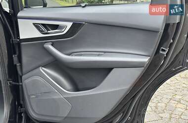 Внедорожник / Кроссовер Audi Q7 2017 в 