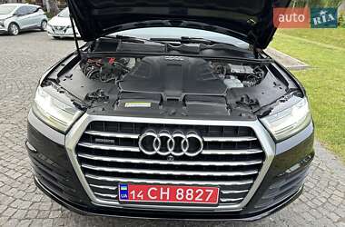 Внедорожник / Кроссовер Audi Q7 2017 в 