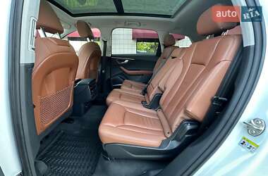 Внедорожник / Кроссовер Audi Q7 2020 в 