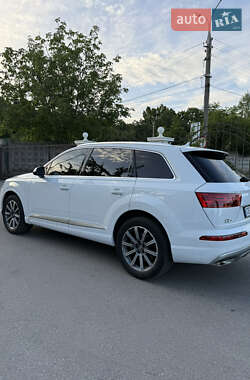 Позашляховик / Кросовер Audi Q7 2017 в 