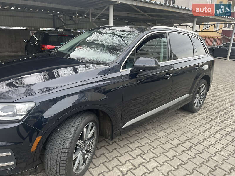 Позашляховик / Кросовер Audi Q7 2016 в 