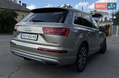 Позашляховик / Кросовер Audi Q7 2016 в 