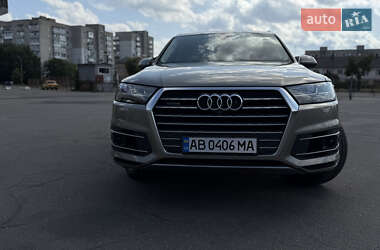 Позашляховик / Кросовер Audi Q7 2016 в 