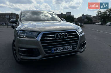 Позашляховик / Кросовер Audi Q7 2016 в 