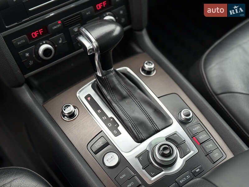 Позашляховик / Кросовер Audi Q7 2015 в Дніпрі