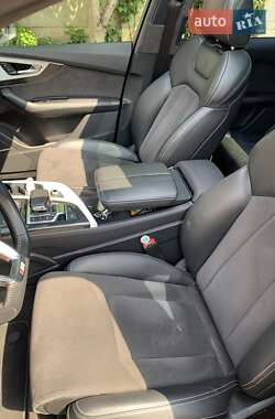 Внедорожник / Кроссовер Audi Q7 2016 в 