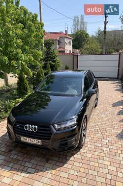 Внедорожник / Кроссовер Audi Q7 2016 в 