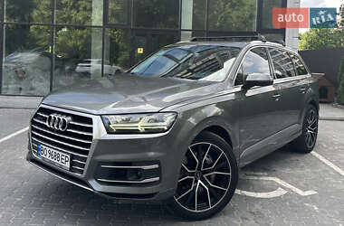 Внедорожник / Кроссовер Audi Q7 2016 в 
