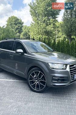 Внедорожник / Кроссовер Audi Q7 2016 в 
