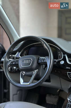 Внедорожник / Кроссовер Audi Q7 2016 в 