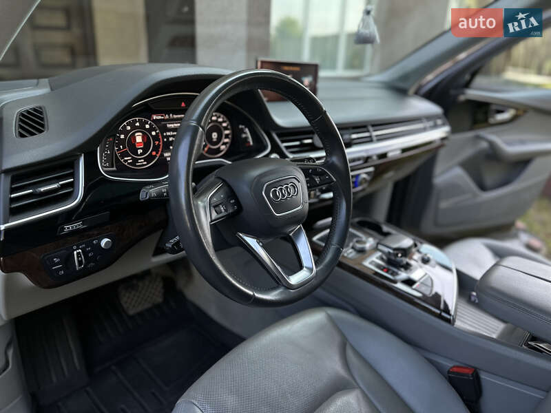 Внедорожник / Кроссовер Audi Q7 2016 в Хмельницком