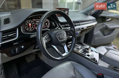 Внедорожник / Кроссовер Audi Q7 2016 в 