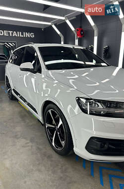 Позашляховик / Кросовер Audi Q7 2016 в 