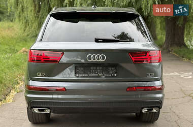 Позашляховик / Кросовер Audi Q7 2017 в 