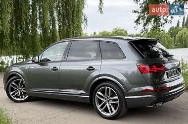 Позашляховик / Кросовер Audi Q7 2017 в 