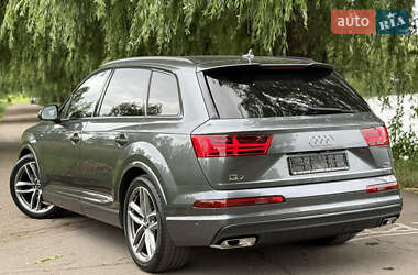 Позашляховик / Кросовер Audi Q7 2017 в 