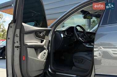 Внедорожник / Кроссовер Audi Q7 2022 в 
