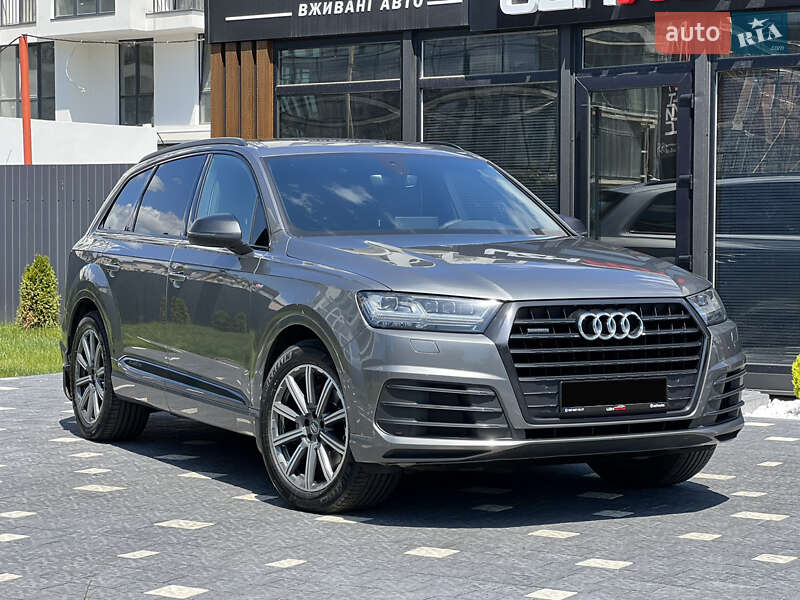 Внедорожник / Кроссовер Audi Q7 2017 в 