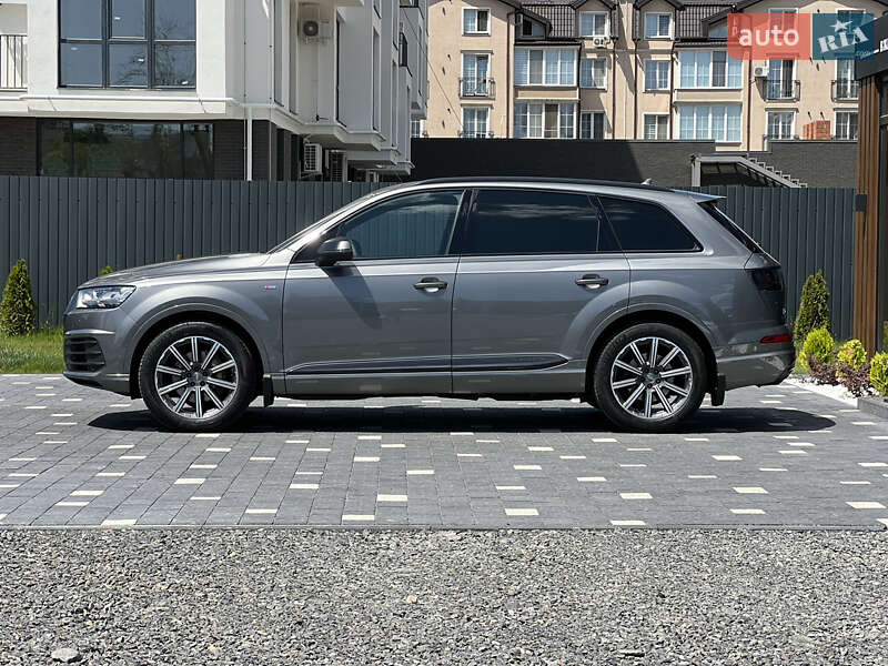 Внедорожник / Кроссовер Audi Q7 2017 в Ужгороде