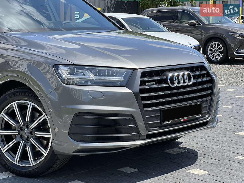 Внедорожник / Кроссовер Audi Q7 2017 в Ужгороде