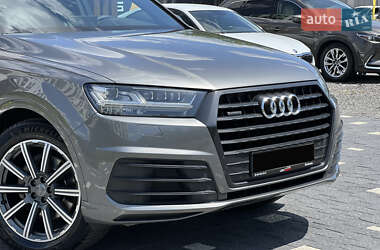 Внедорожник / Кроссовер Audi Q7 2017 в 