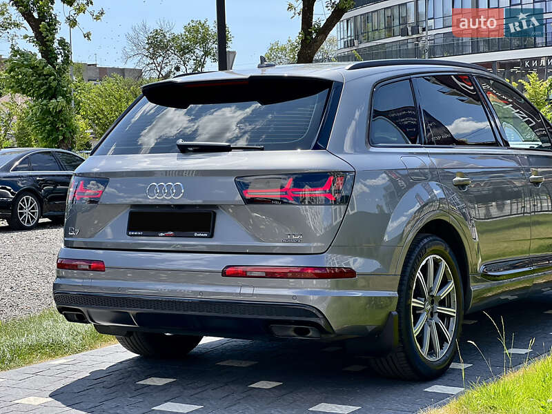 Внедорожник / Кроссовер Audi Q7 2017 в Ужгороде
