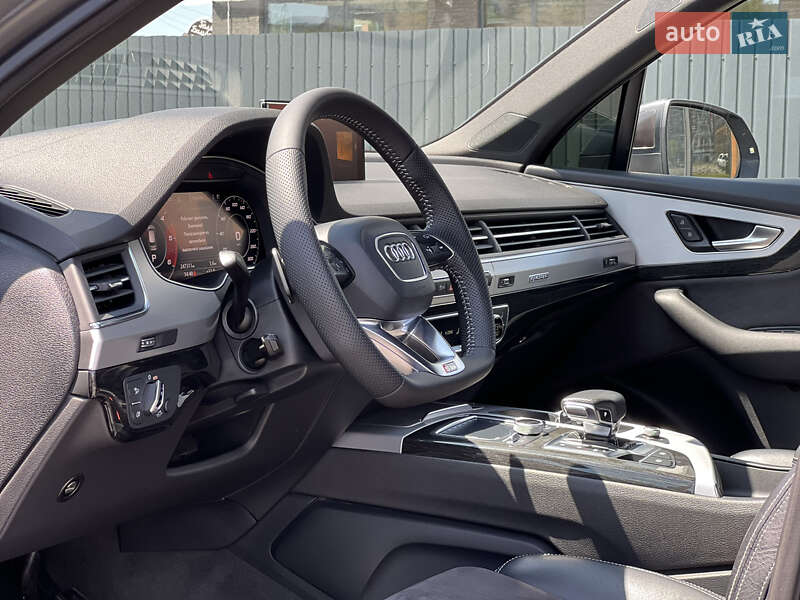 Внедорожник / Кроссовер Audi Q7 2017 в Ужгороде