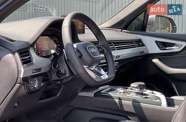 Внедорожник / Кроссовер Audi Q7 2017 в 