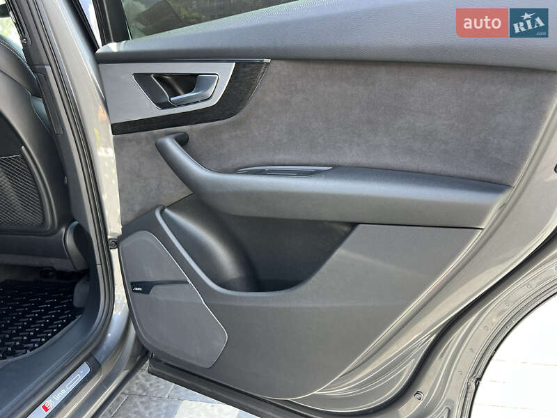 Внедорожник / Кроссовер Audi Q7 2017 в Ужгороде
